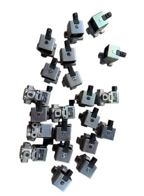 Piezas de camiones japoneses Válvula magnética 1-82563602-0 para PIEZAS ISUZU FVR34 6HK1 6HK1T ISUZU