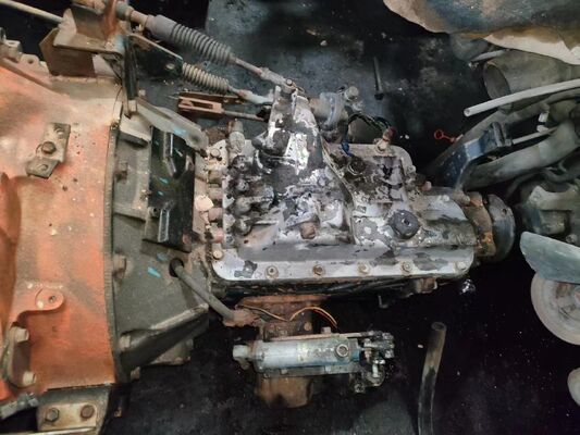 Compartimientos de camiones japoneses usados Motor con transmisión en buen estado Para ISUZU FSR FVR 6HE1 en venta Compartimientos usados Isuzu