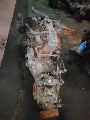Compartes de camiones japoneses usados Motor con transmisión en buen estado para ISUZU PICK UP/NKR 4JB1 4JB1T en venta Compartes usadas Isuzu